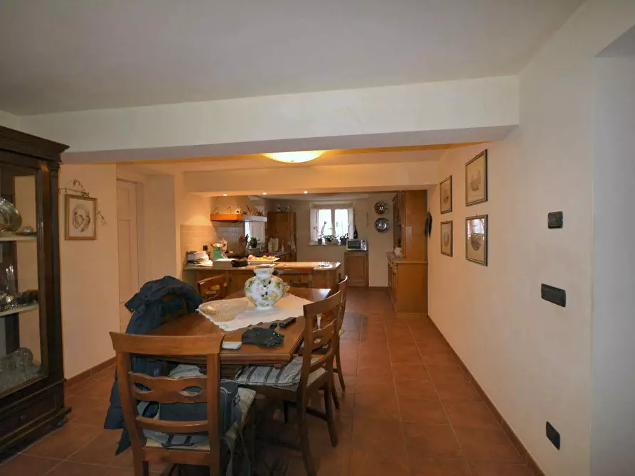 Immagine 4 di Villa in vendita  a Capannori