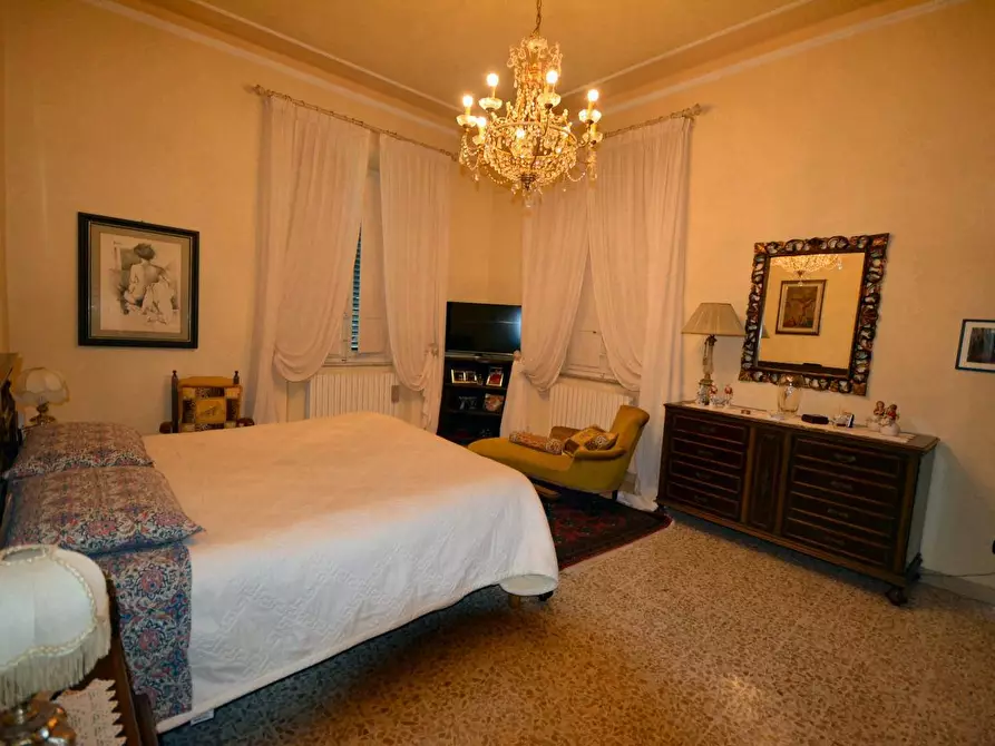 Immagine 6 di Villa in vendita  a Capannori