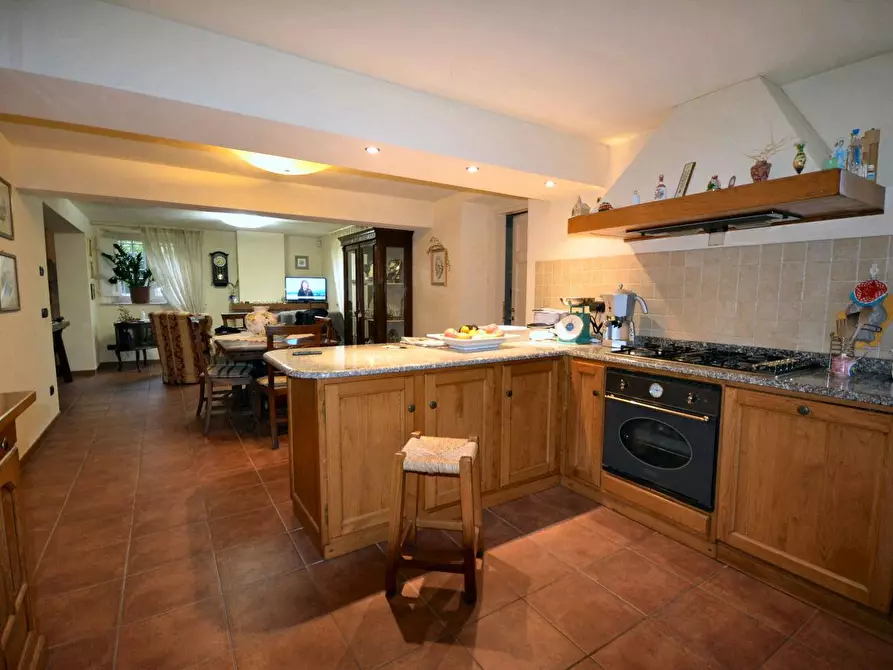 Immagine 9 di Villa in vendita  a Capannori