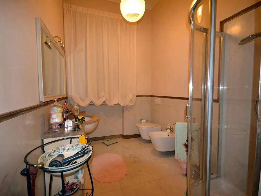 Immagine 14 di Villa in vendita  a Capannori