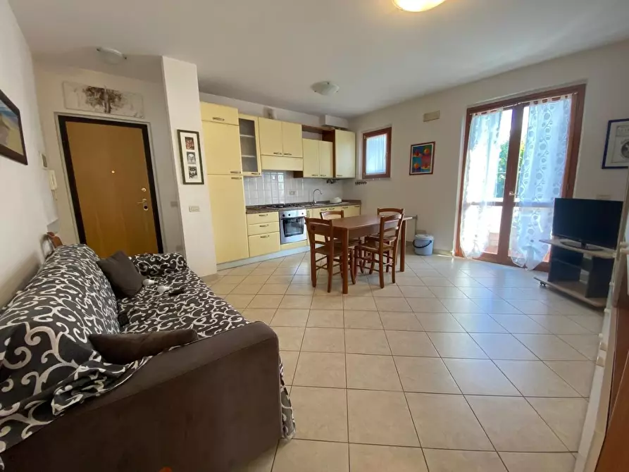 Immagine 6 di Appartamento in affitto  a Massa