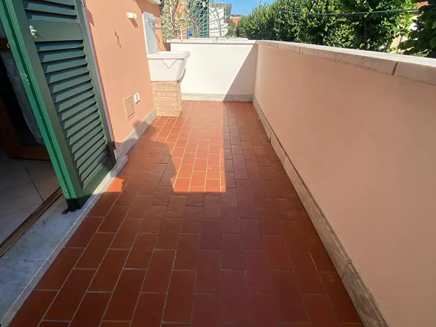 Immagine 12 di Appartamento in affitto  a Massa