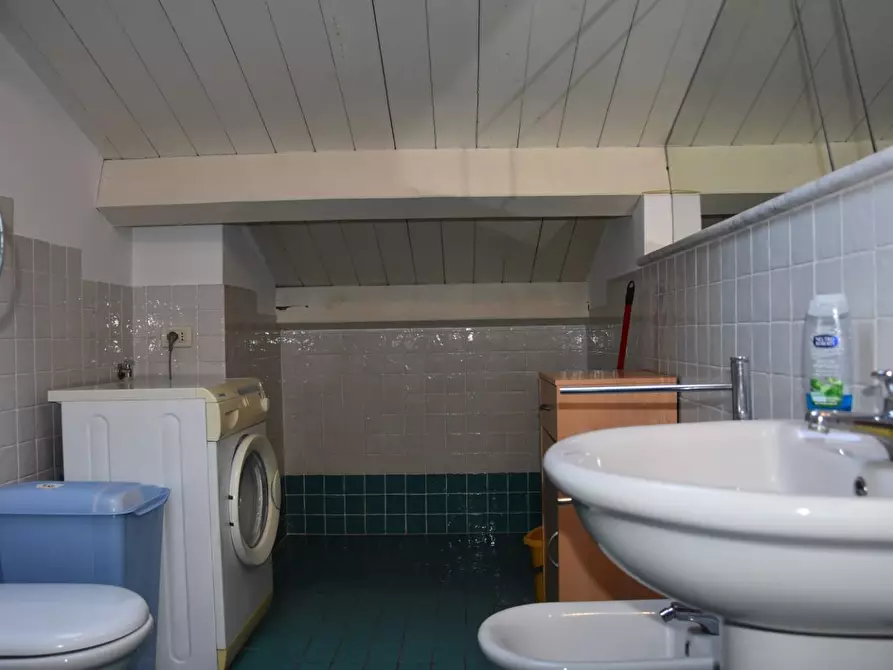 Immagine 16 di Mansarda in affitto  a Massa