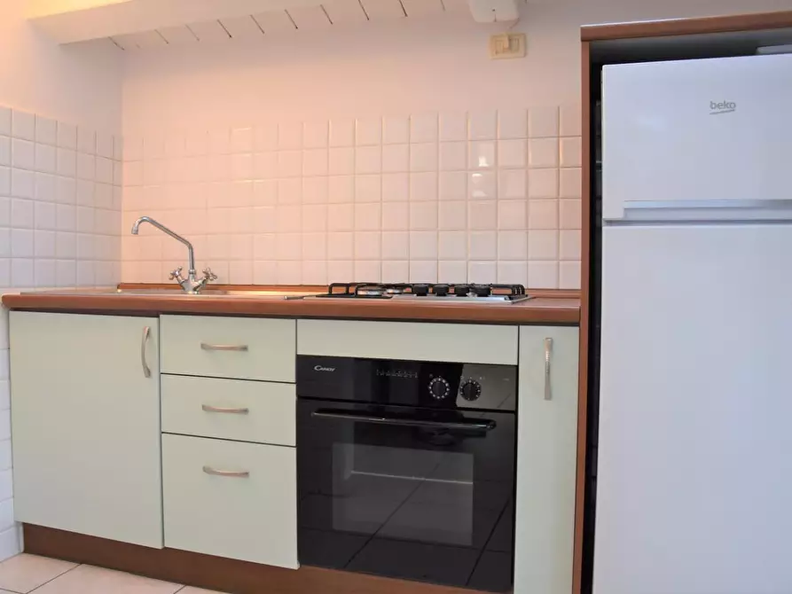 Immagine 4 di Mansarda in affitto  a Massa