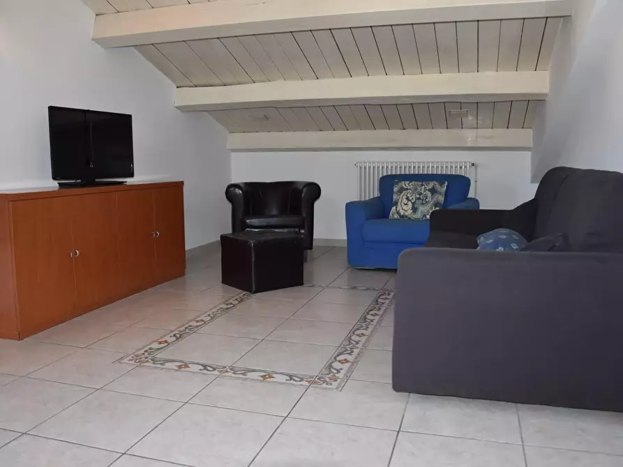 Immagine 18 di Mansarda in affitto  a Massa