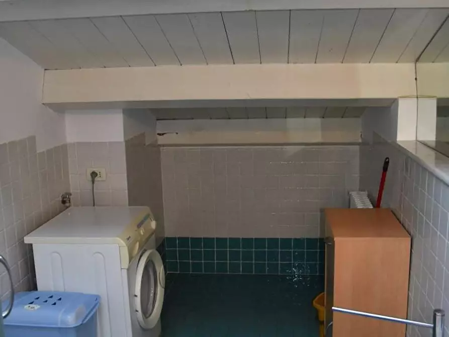 Immagine 14 di Mansarda in affitto  a Massa