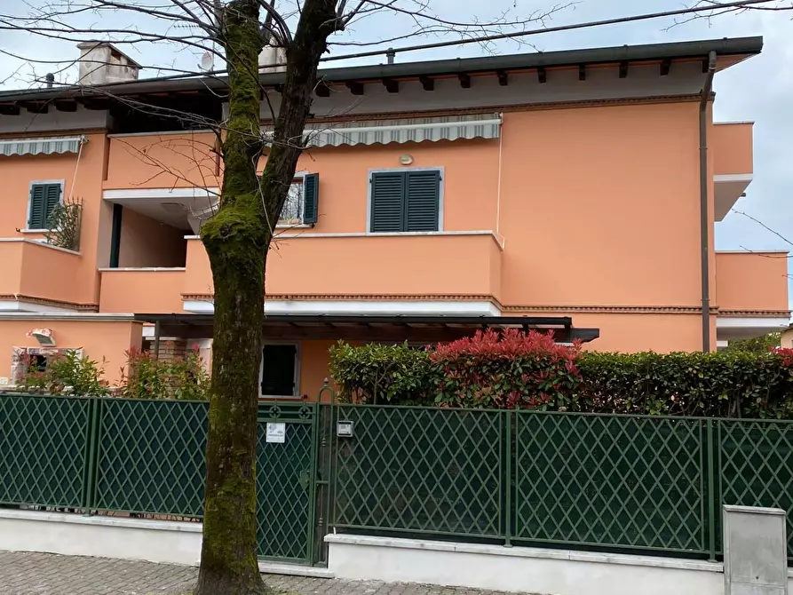 Immagine 2 di Mansarda in affitto  a Massa