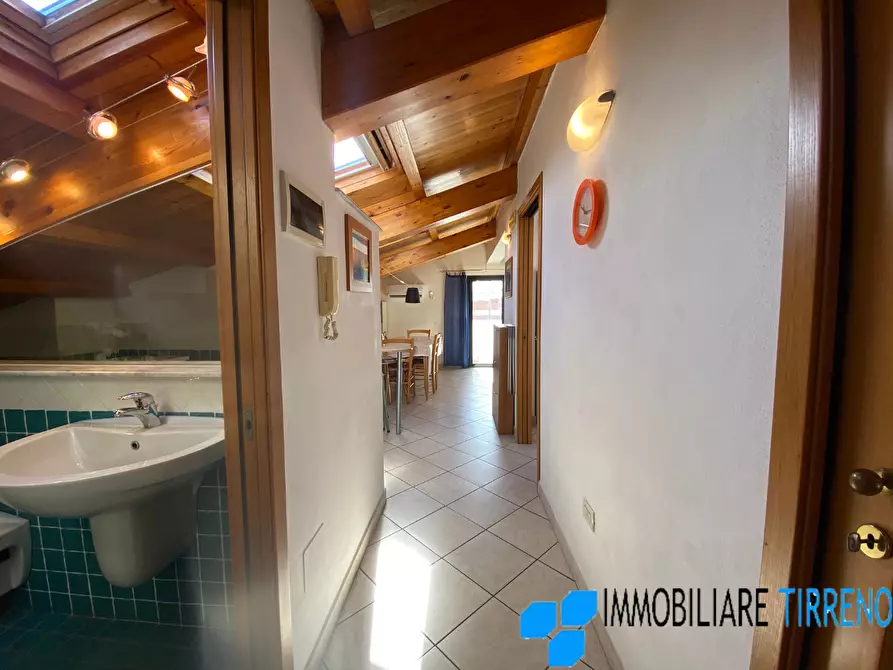 Immagine 4 di Mansarda in affitto  a Massa