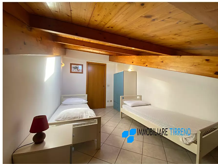 Immagine 9 di Mansarda in affitto  a Massa