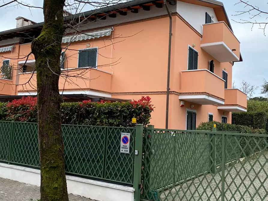 Immagine 3 di Mansarda in affitto  a Massa