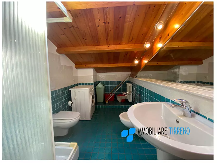 Immagine 10 di Mansarda in affitto  a Massa