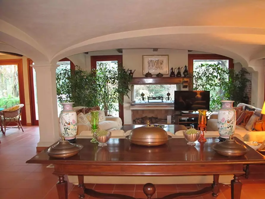 Immagine 46 di Villa in vendita  a Lucca