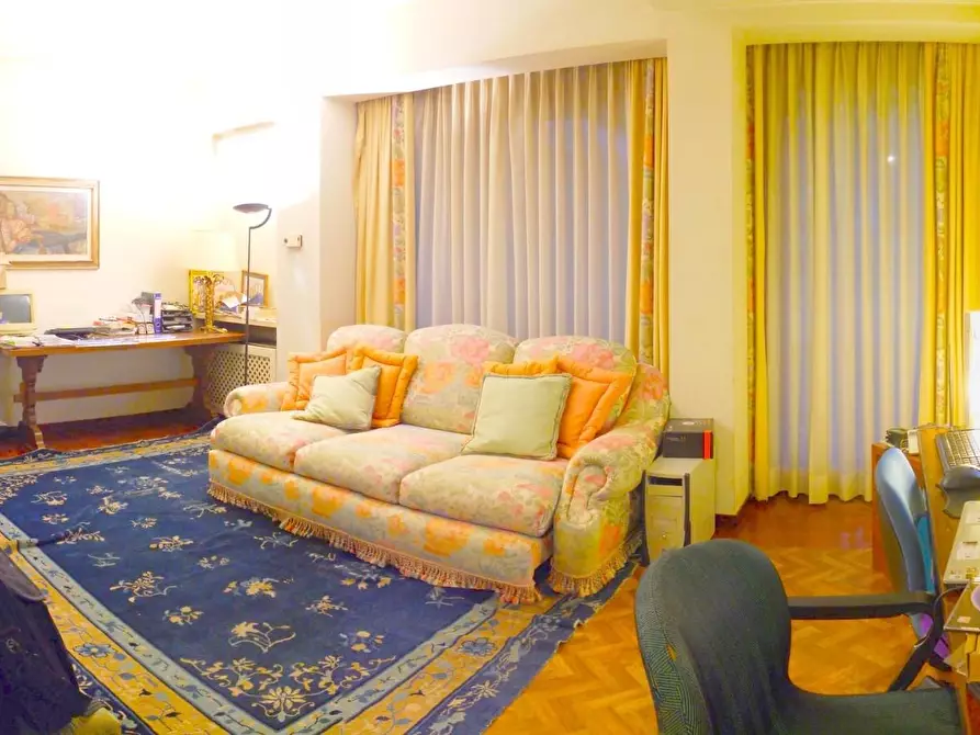 Immagine 61 di Villa in vendita  a Lucca