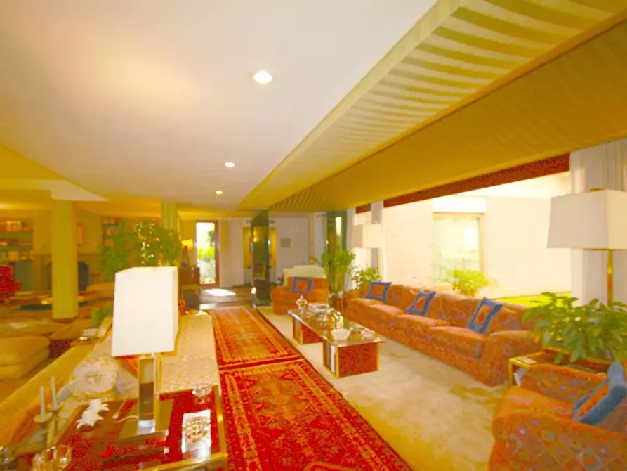 Immagine 5 di Villa in vendita  a Lucca