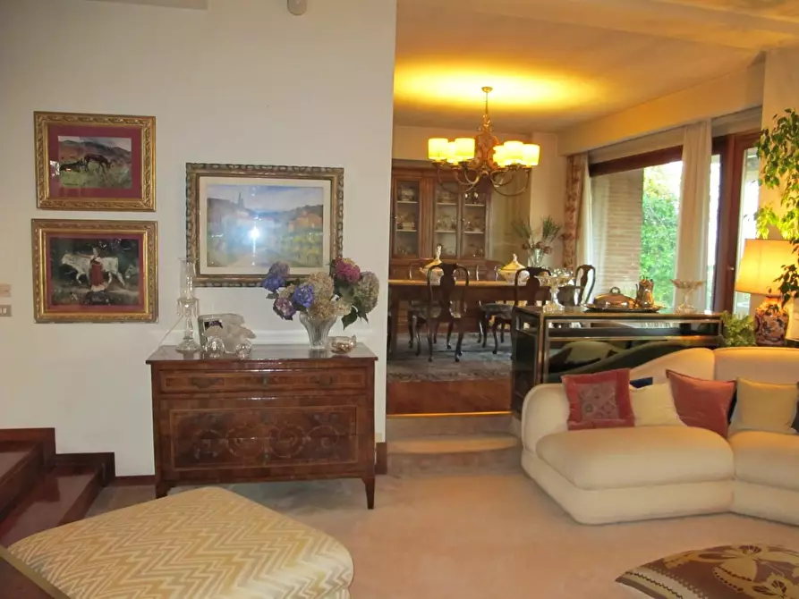 Immagine 35 di Villa in vendita  a Lucca