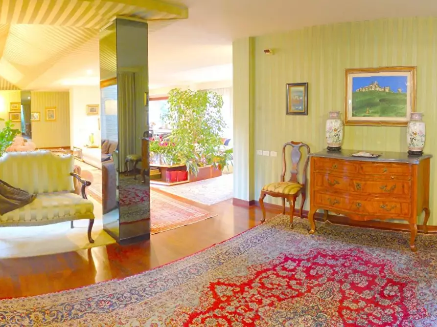 Immagine 13 di Villa in vendita  a Lucca