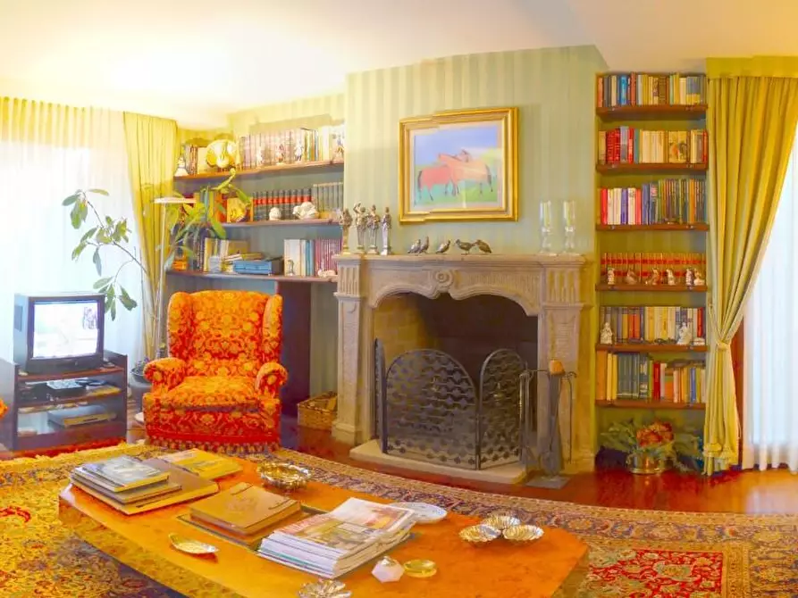 Immagine 16 di Villa in vendita  a Lucca