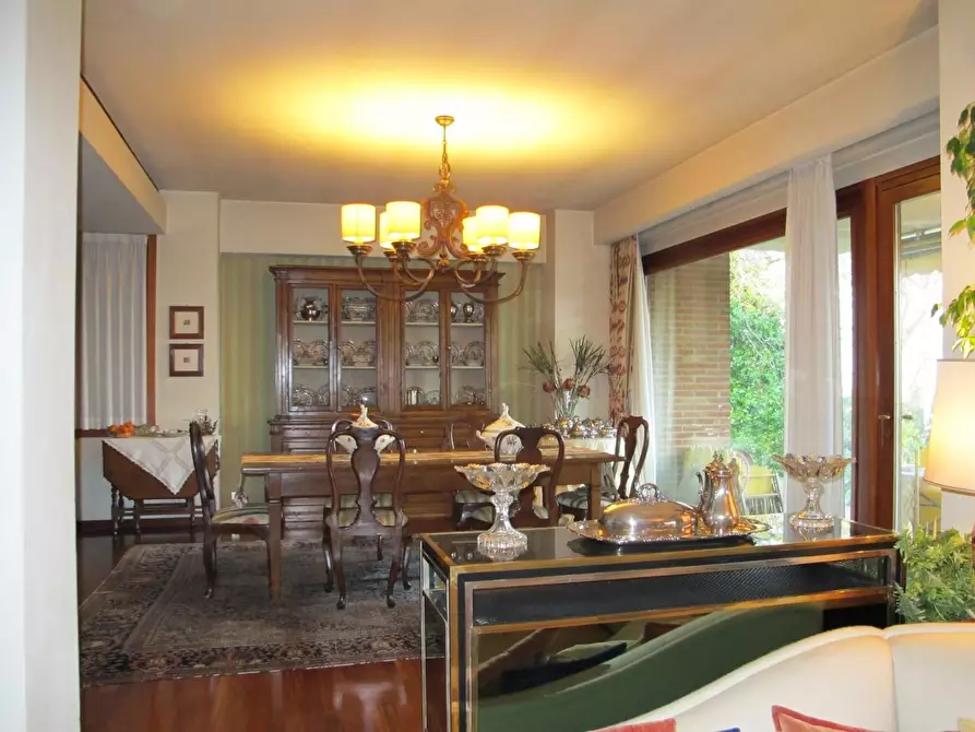 Immagine 36 di Villa in vendita  a Lucca