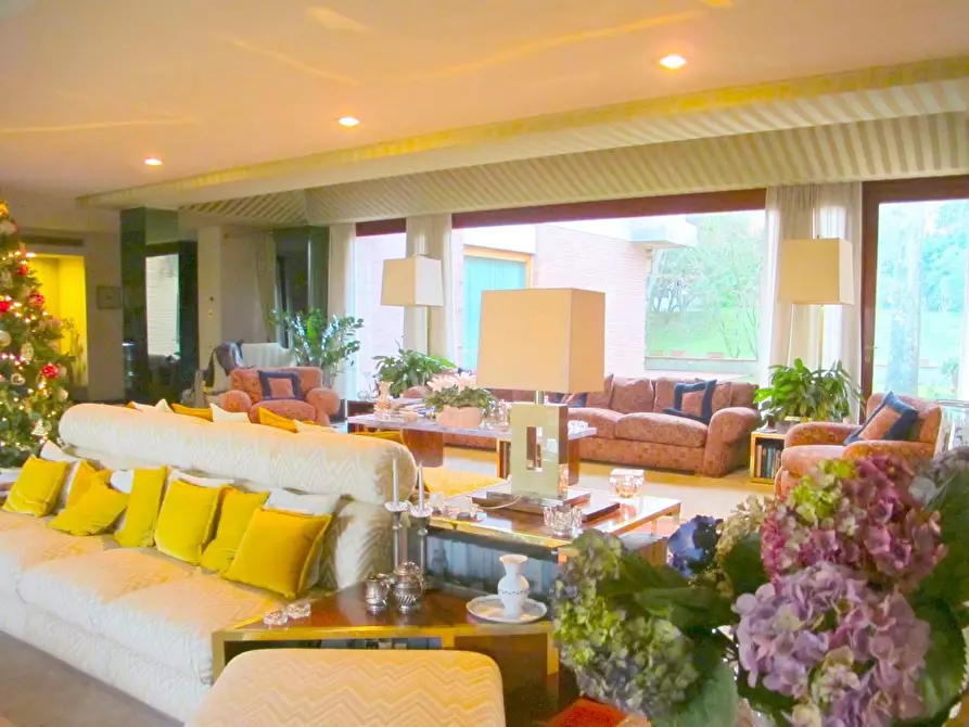 Immagine 26 di Villa in vendita  a Lucca