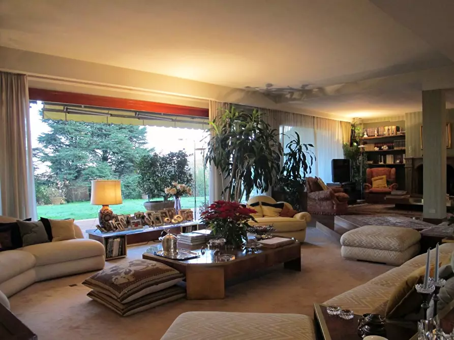 Immagine 39 di Villa in vendita  a Lucca