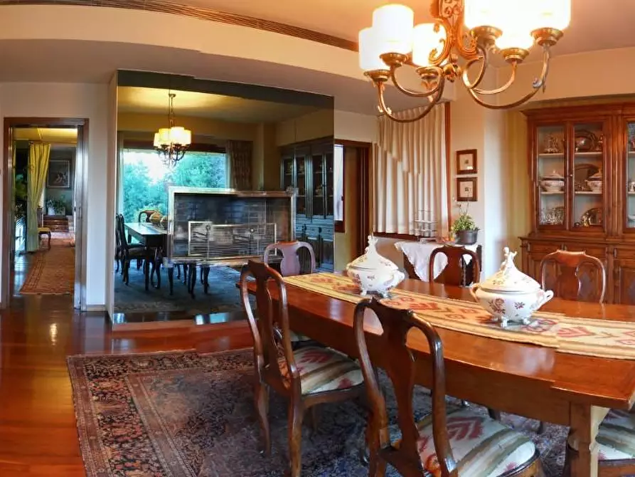 Immagine 17 di Villa in vendita  a Lucca