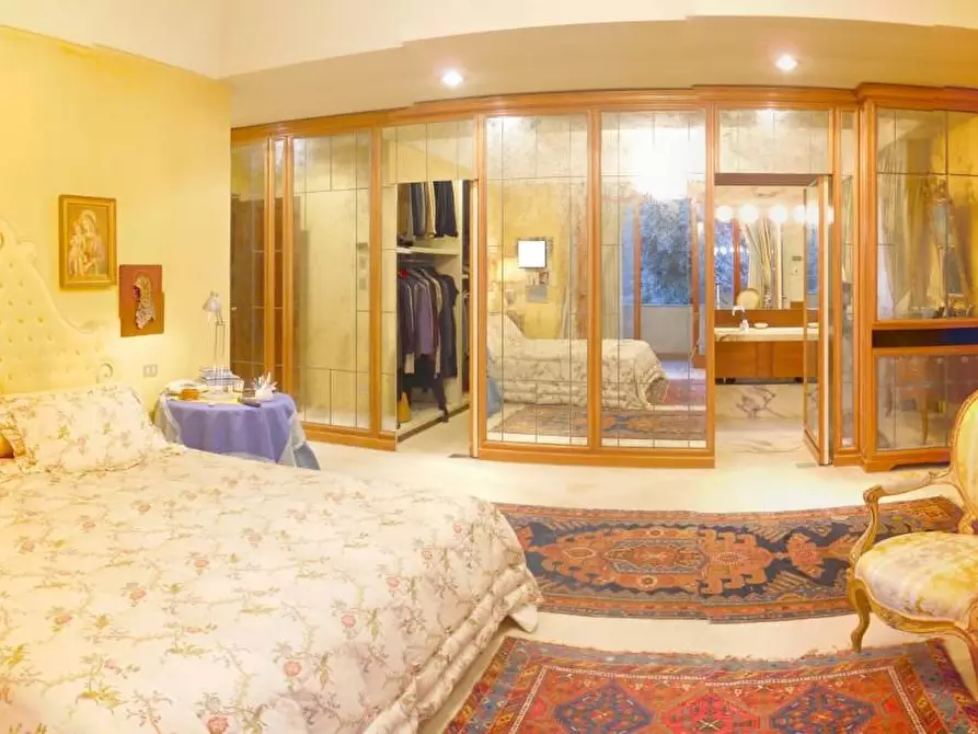 Immagine 19 di Villa in vendita  a Lucca