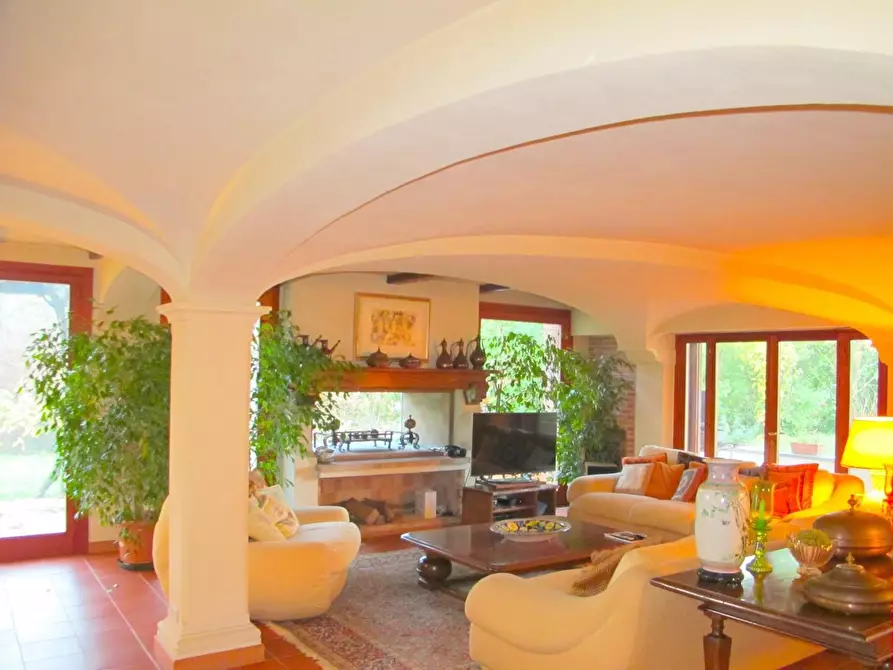 Immagine 54 di Villa in vendita  a Lucca