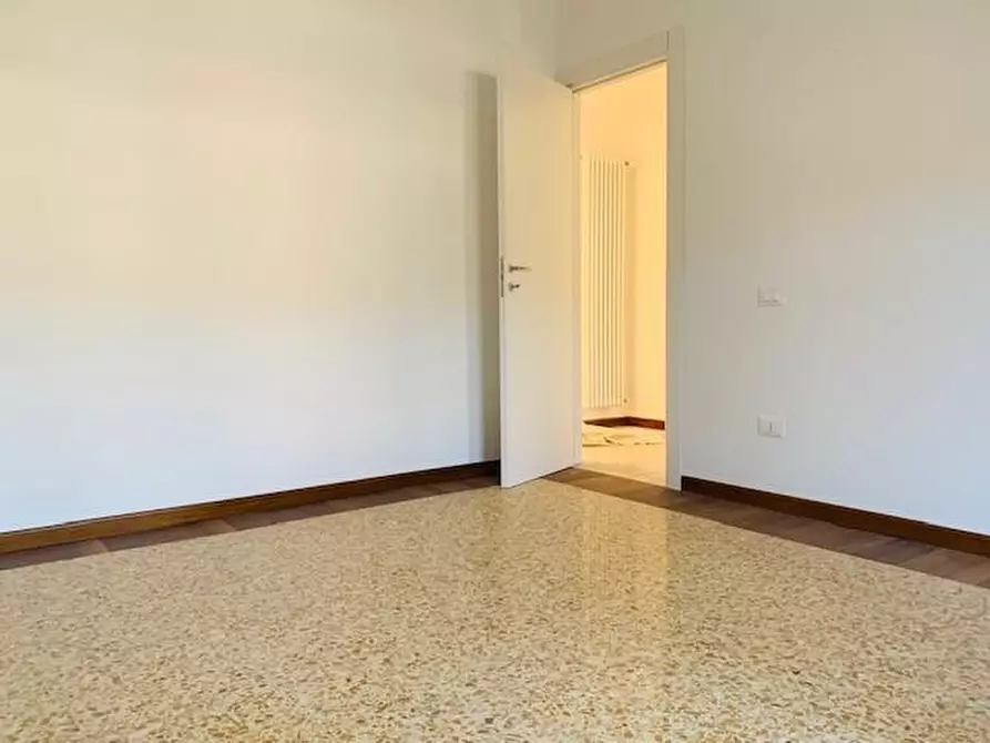 Immagine 21 di Mansarda in vendita  a Carrara