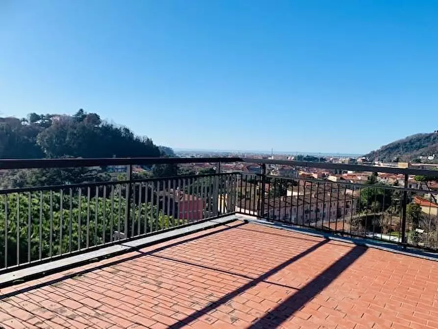 Immagine 32 di Mansarda in vendita  a Carrara
