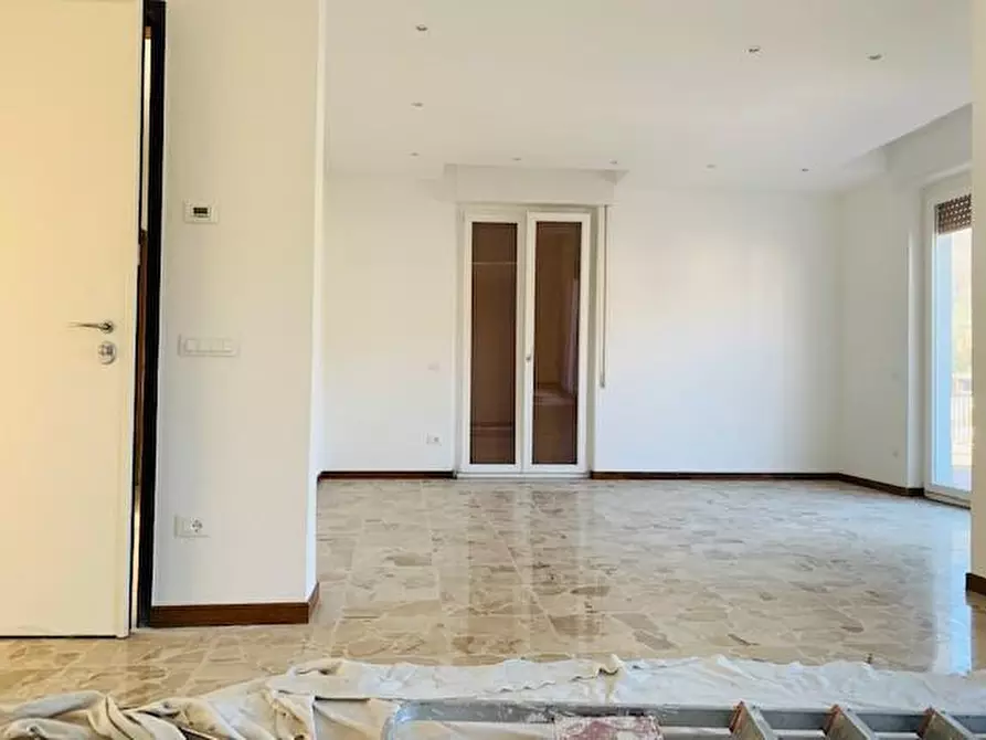 Immagine 27 di Mansarda in vendita  a Carrara