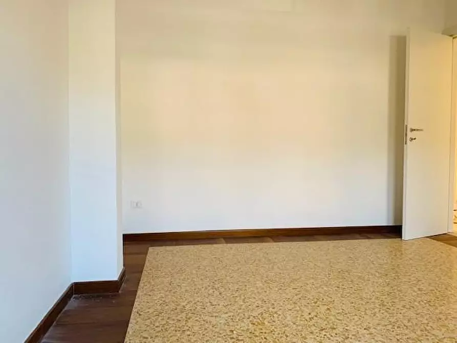 Immagine 20 di Mansarda in vendita  a Carrara