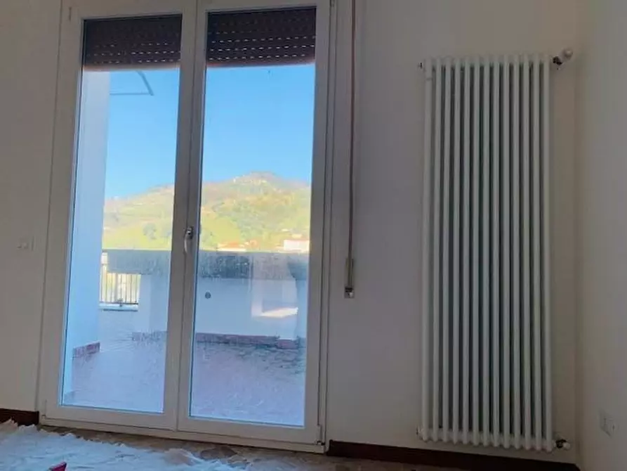 Immagine 26 di Mansarda in vendita  a Carrara