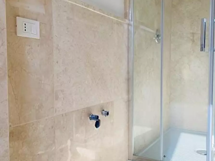 Immagine 8 di Mansarda in vendita  a Carrara