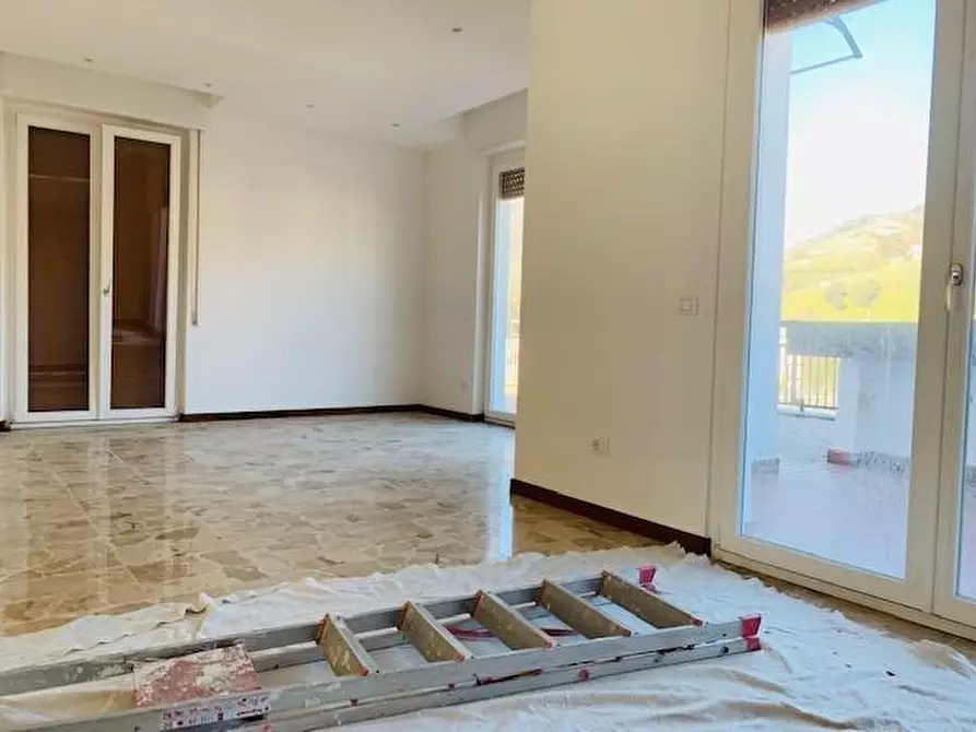 Immagine 25 di Mansarda in vendita  a Carrara