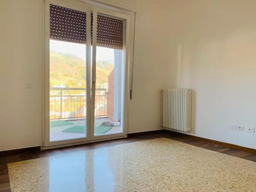 Immagine 18 di Mansarda in vendita  a Carrara