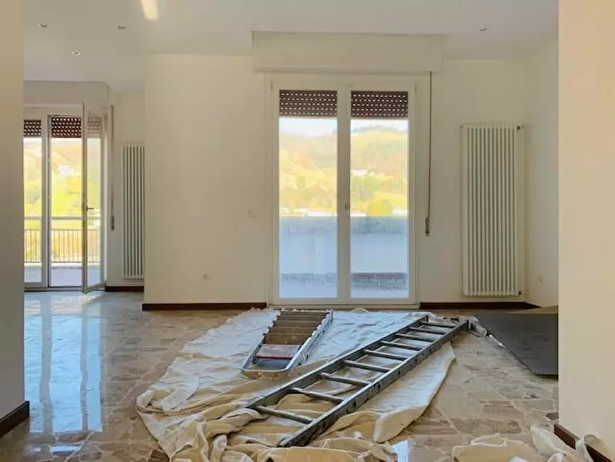 Immagine 29 di Mansarda in vendita  a Carrara