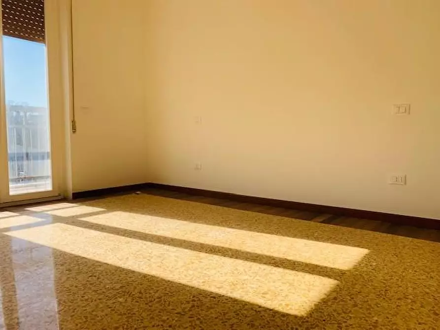 Immagine 9 di Mansarda in vendita  a Carrara