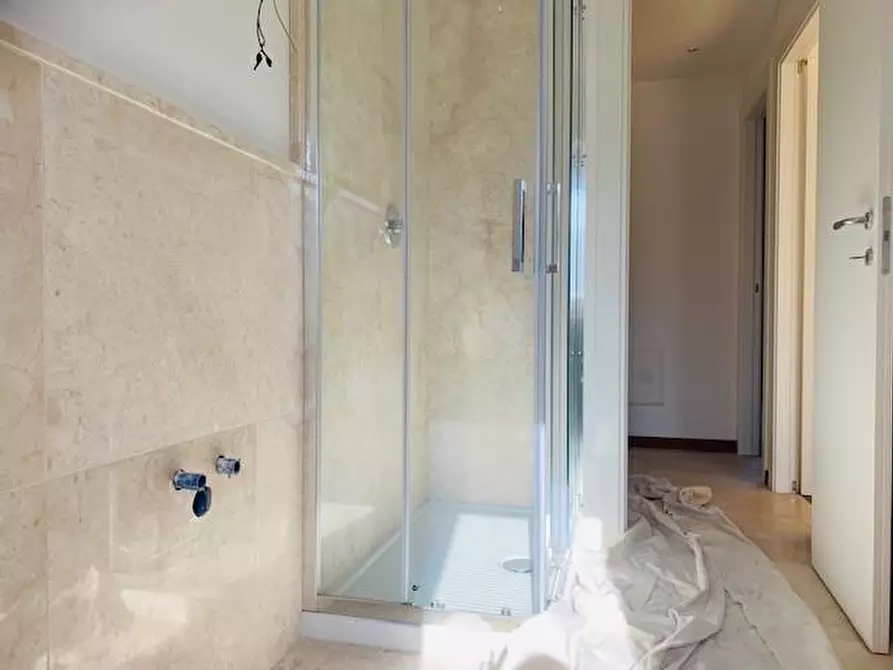 Immagine 7 di Mansarda in vendita  a Carrara