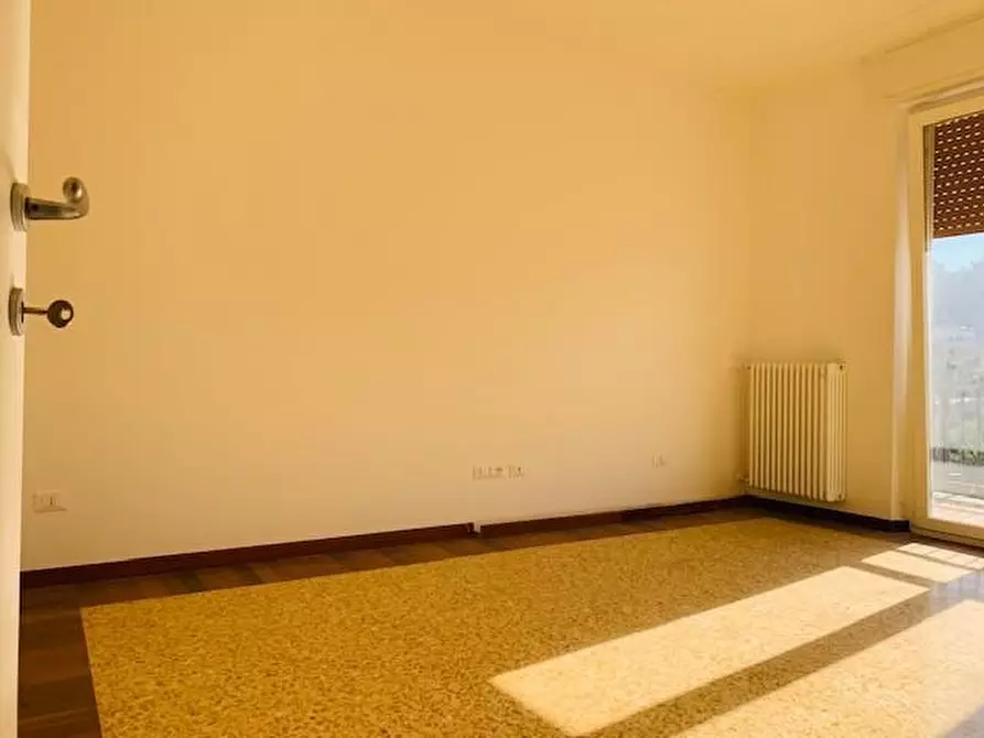 Immagine 16 di Mansarda in vendita  a Carrara