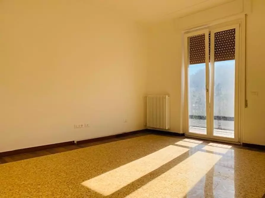 Immagine 15 di Mansarda in vendita  a Carrara