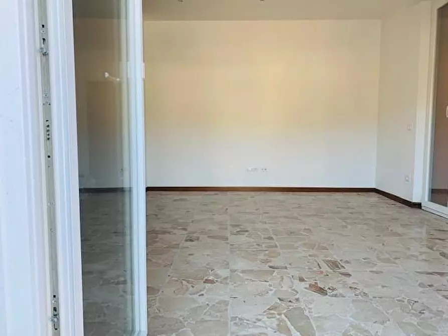 Immagine 31 di Mansarda in vendita  a Carrara