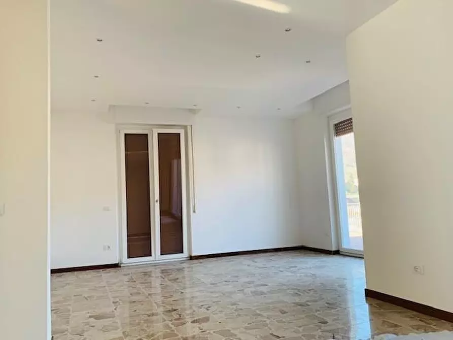 Immagine 28 di Mansarda in vendita  a Carrara