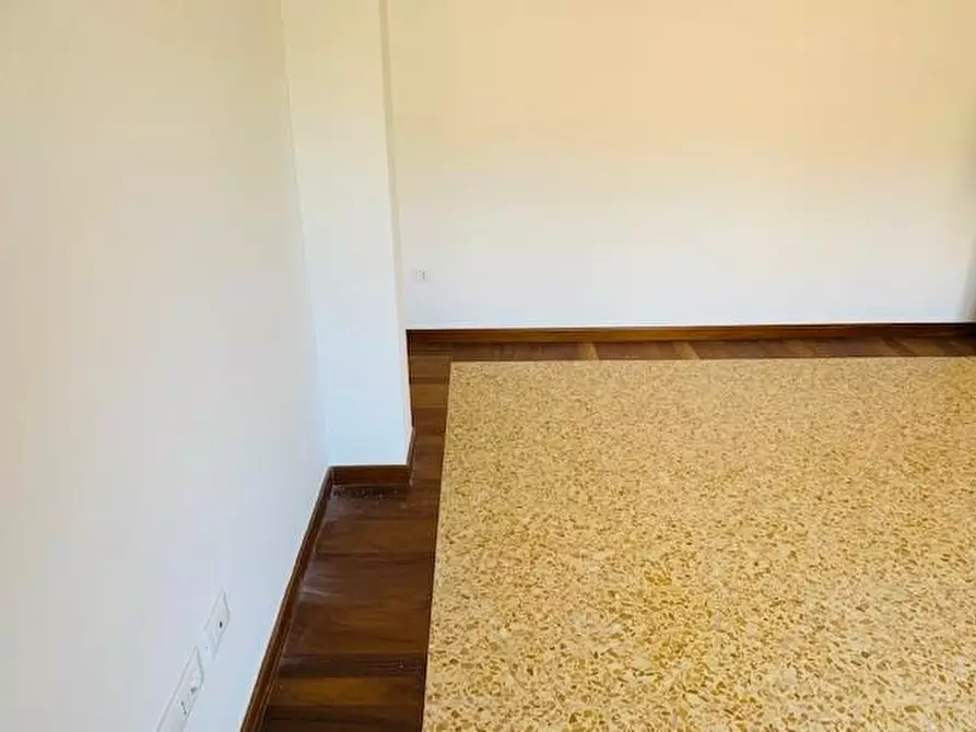 Immagine 22 di Mansarda in vendita  a Carrara