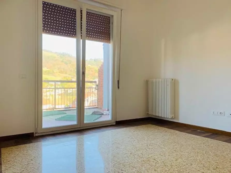 Immagine 17 di Mansarda in vendita  a Carrara