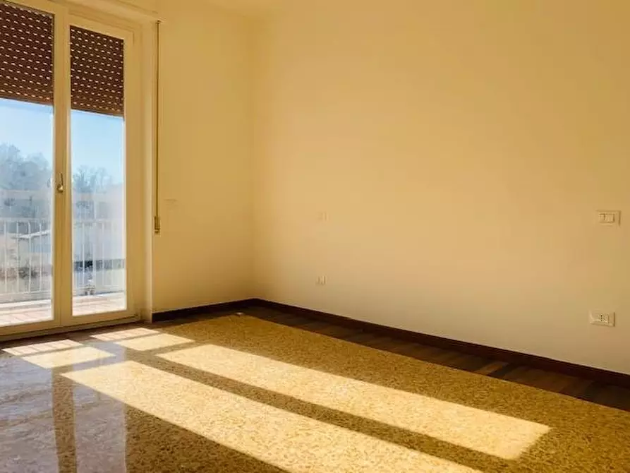 Immagine 11 di Mansarda in vendita  a Carrara