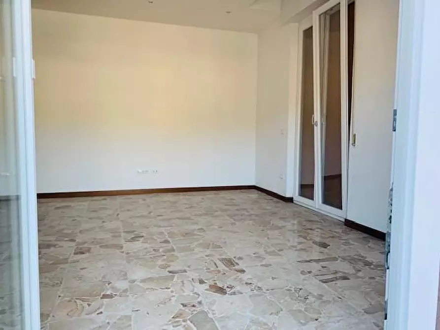 Immagine 30 di Mansarda in vendita  a Carrara