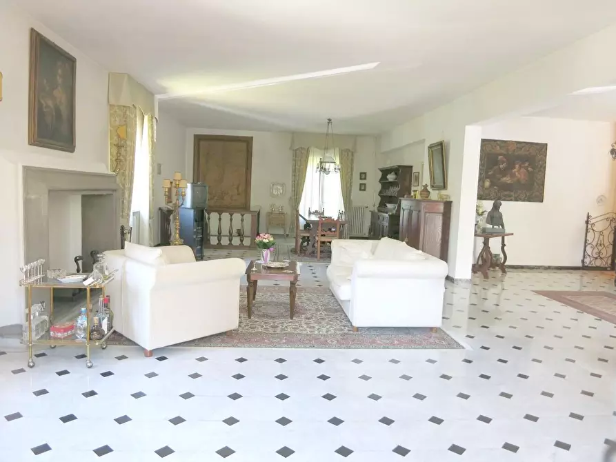 Immagine 6 di Villa in vendita  a Pescaglia