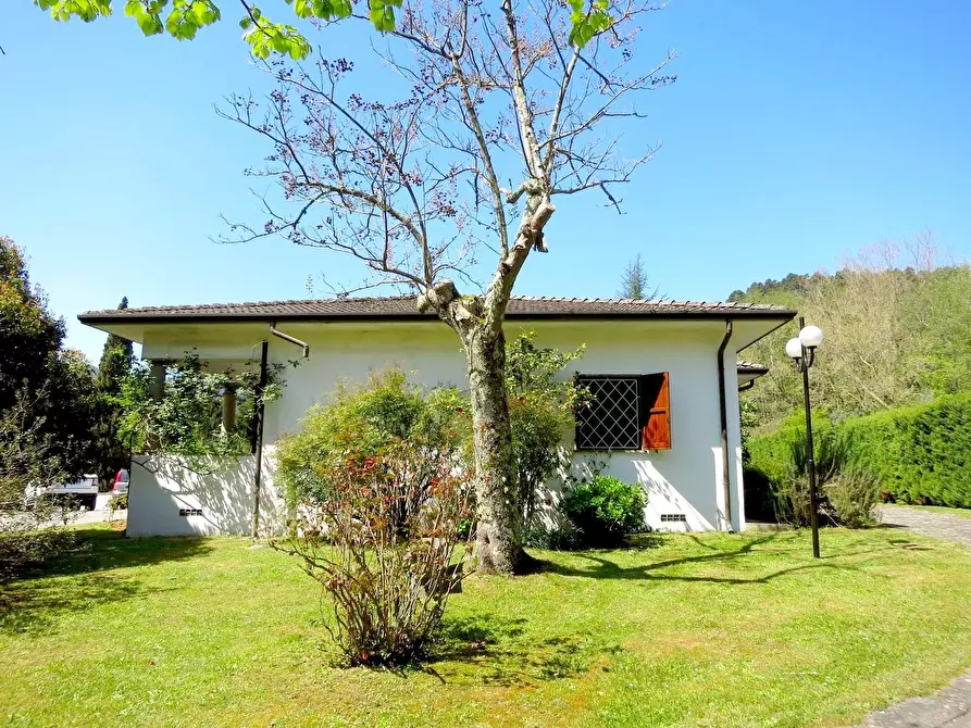 Immagine 35 di Villa in vendita  a Pescaglia