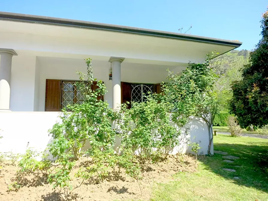 Immagine 31 di Villa in vendita  a Pescaglia