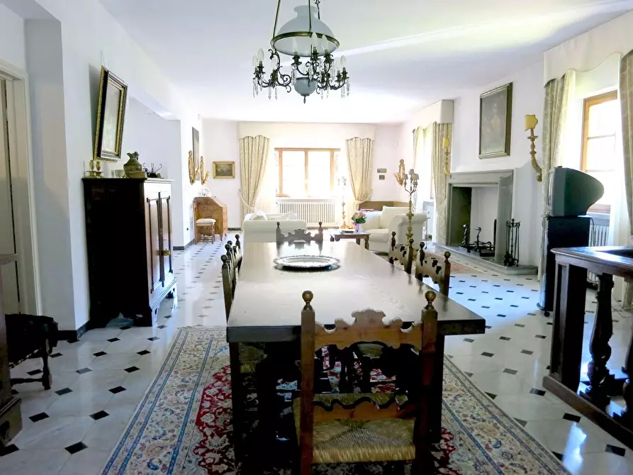 Immagine 3 di Villa in vendita  a Pescaglia